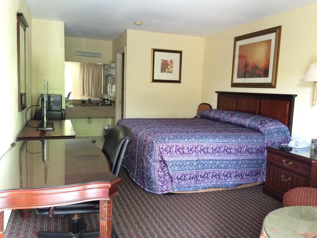 Knights Inn Augusta Fort Gordon Стая снимка